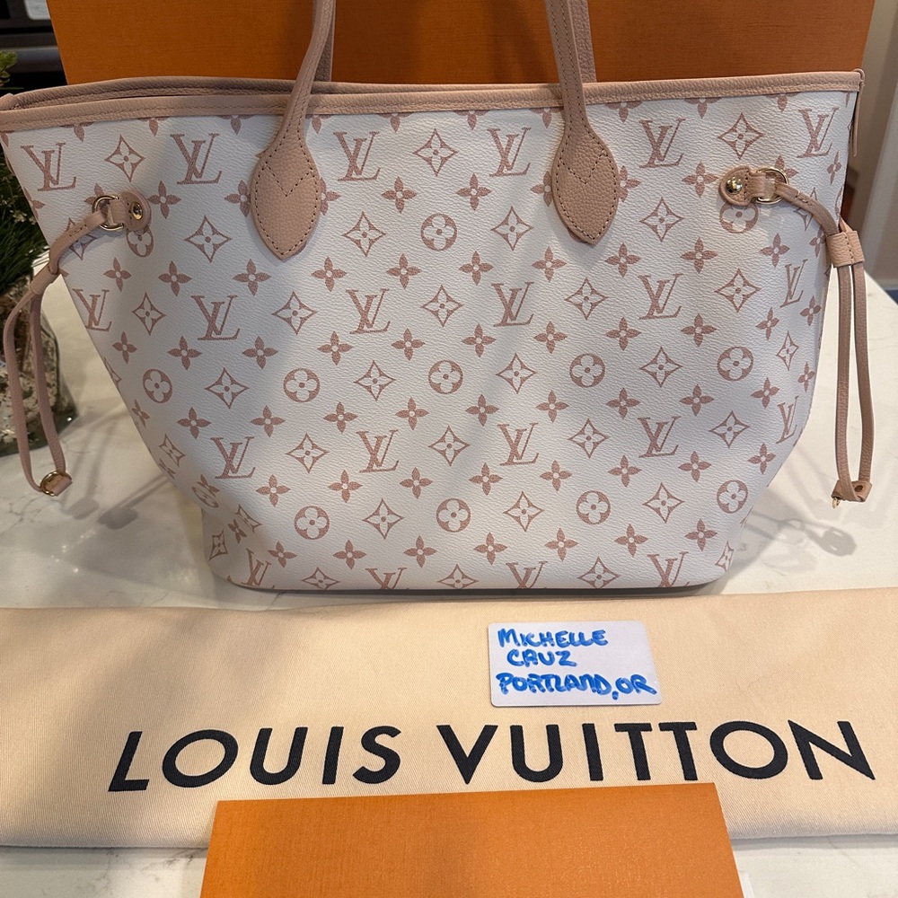 Louis Vuitton Neverfull inside out in Dune color